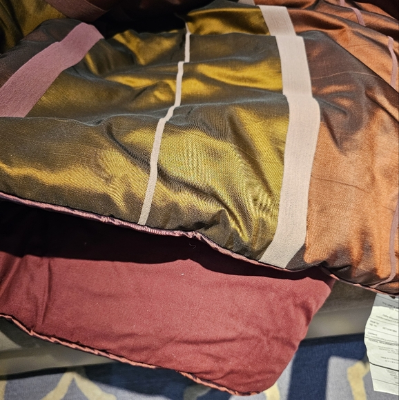 Urban Living burgundy bronze striped tafetta queen size duvet, 2 pillow cases - Picture 6 of 9